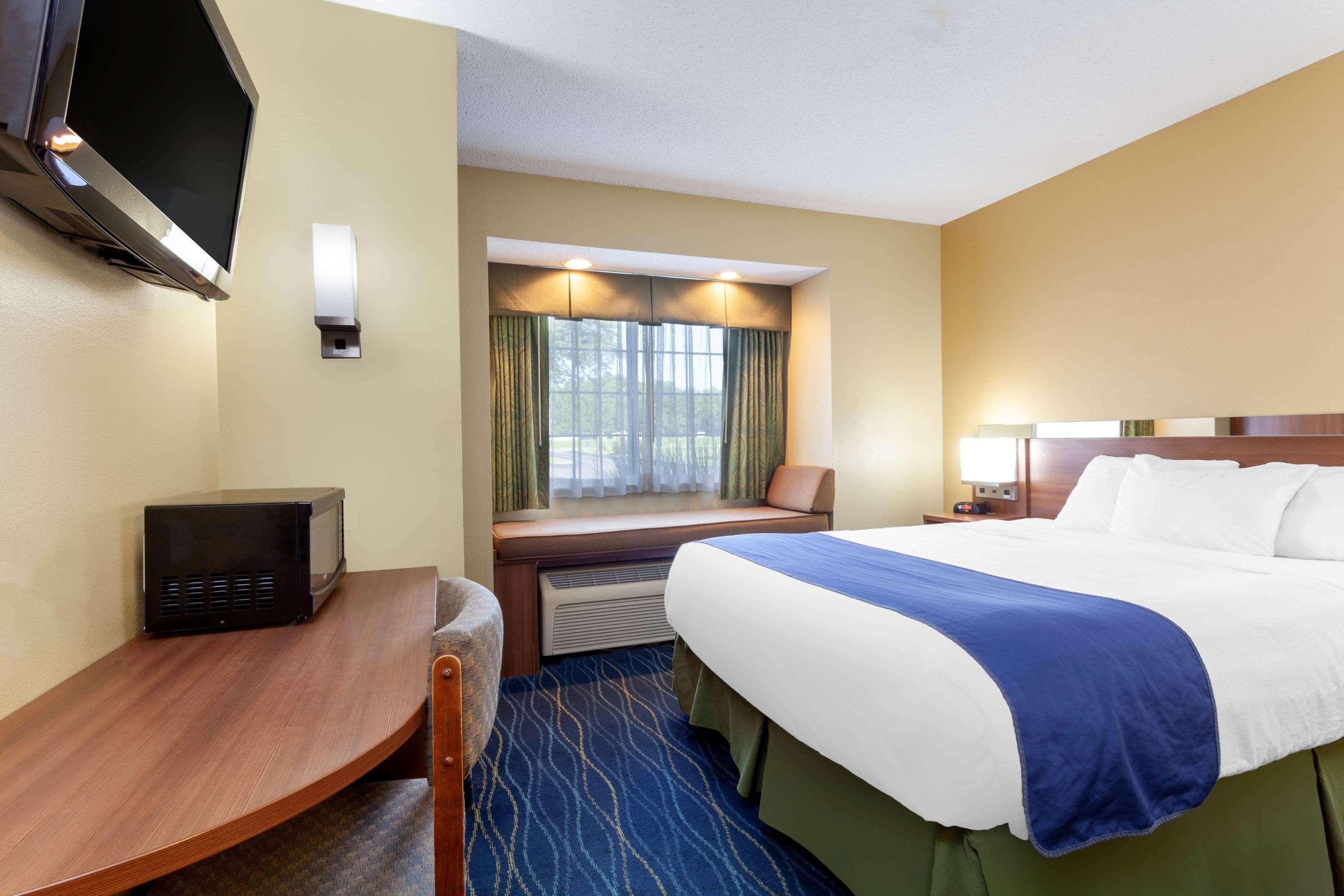 Microtel Inn & Suites By Wyndham Gulf Shores Bagian luar foto